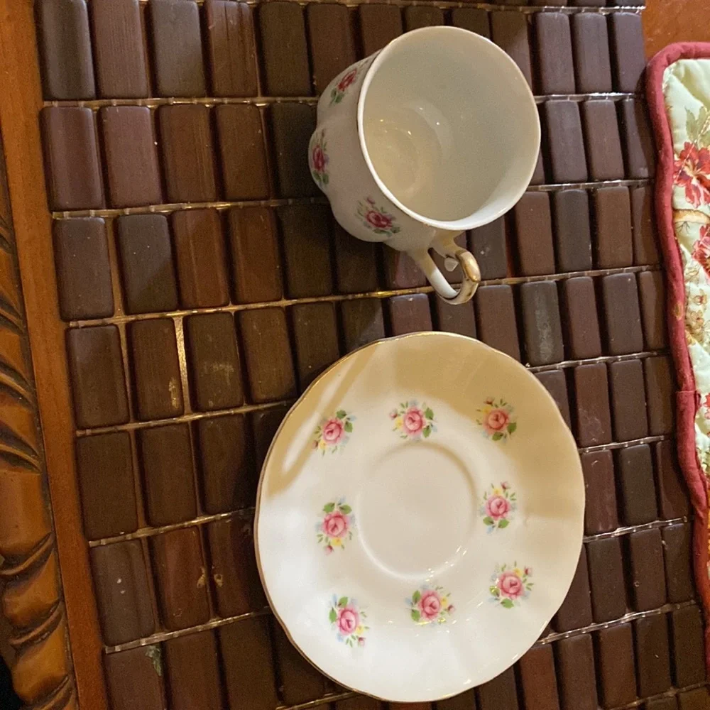Extra Touch by FTD Collectable Teacup & Saucer Set Pink Roses w Yellow Flowers